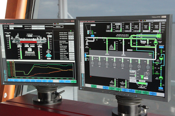 Bruecke-TSHD-Werner-Moebius-Dredge-Master-Desk-Monitoring-Prozessdaten-von-Dichte-und Geschwindigkeit